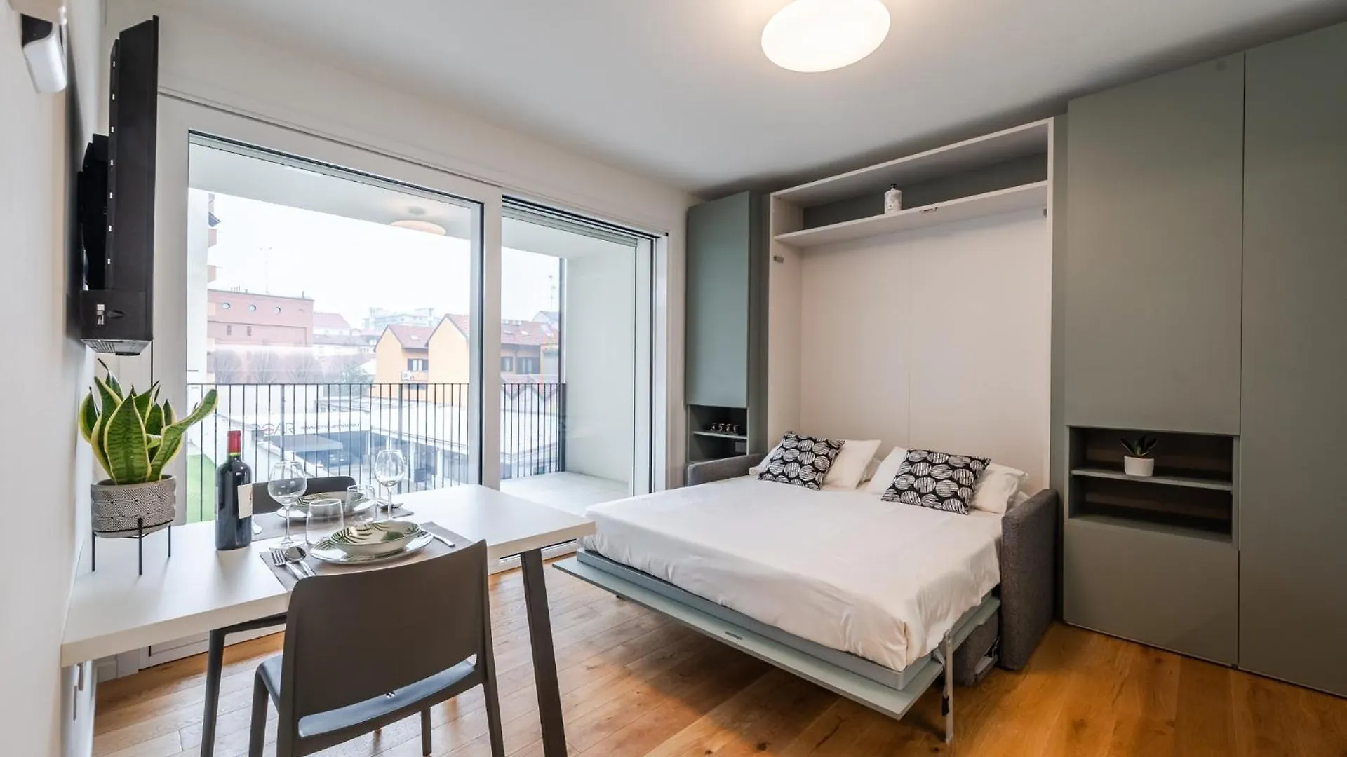 Navigli Cozy Design Studio With Balcony Milan Apartment