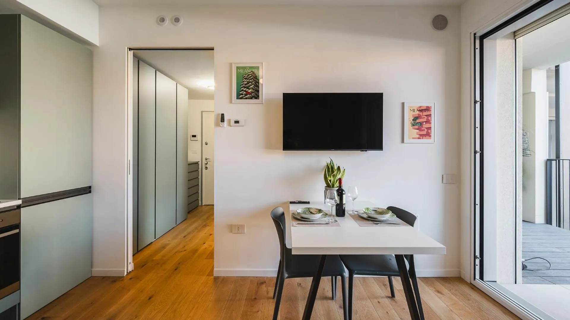 Navigli Cozy Design Studio With Balcony Milan Apartment