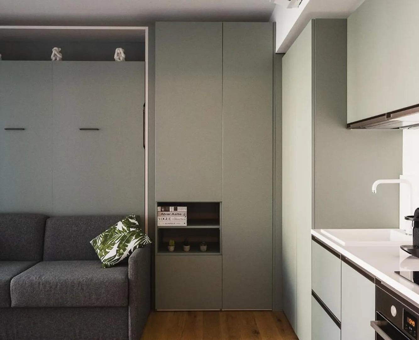 Navigli Cozy Design Studio With Balcony Milan Apartment